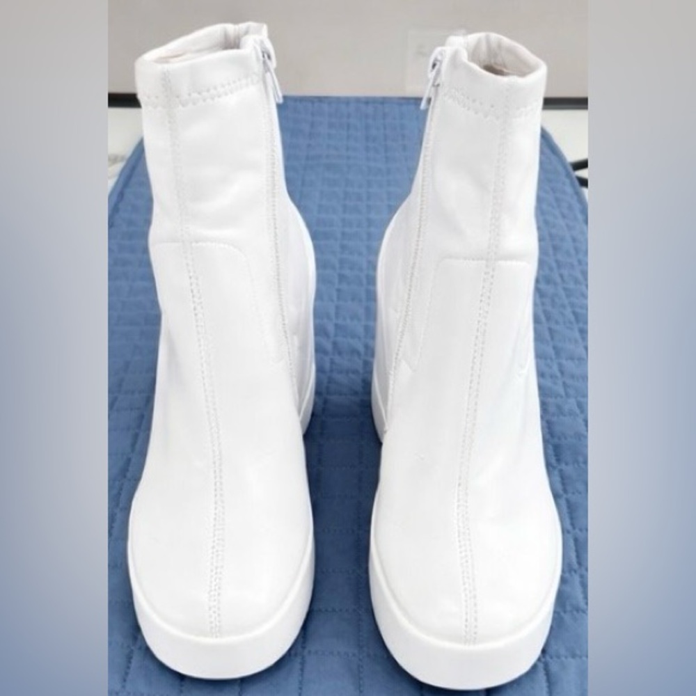 Shoedazzle Pegah Bright White Platform Ankle Booties Size 8